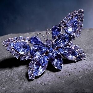 Vintage D&E JULIANA Figural Prong Set Rhinestone Butterfly Brooch (EUC)